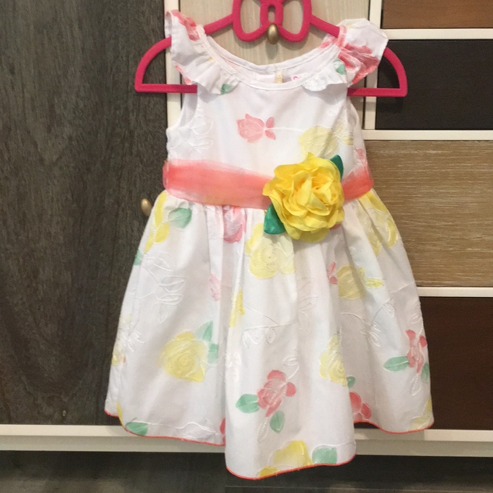 Gorgeous white dress lined for poof and stitched